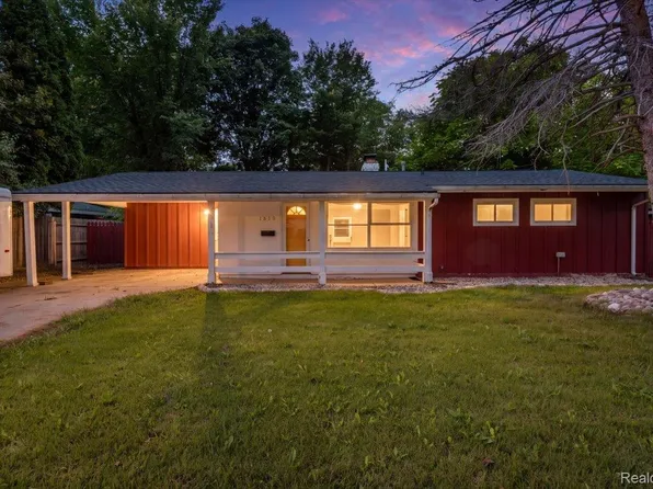 1819 Carmanbrook Pkwy, Flint, MI 48507