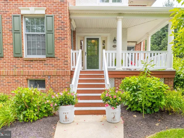 201 Windgate Dr, Chester Springs, PA 19425