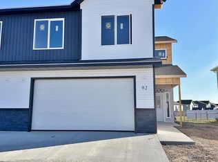 90 Mulberry Loop NE, Minot, ND 58703