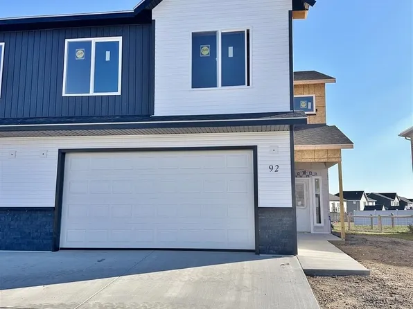 90 Mulberry Loop NE, Minot, ND 58703