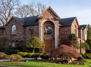 397 Castle Dr, Englewood Cliffs, NJ 07632