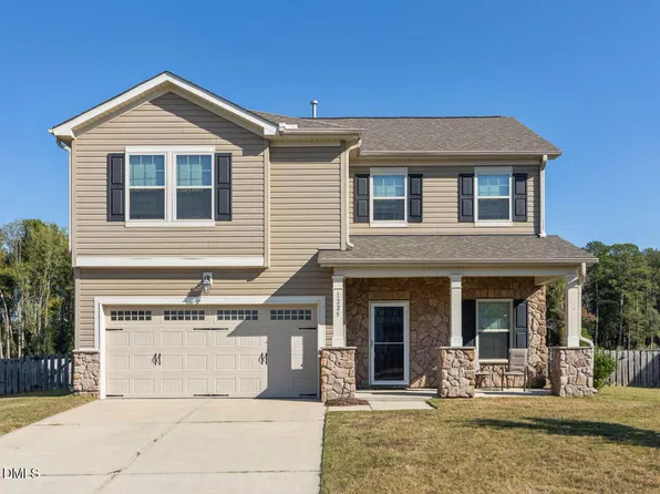 1225 Chimney Ridge Dr, Fuquay Varina, NC 27526