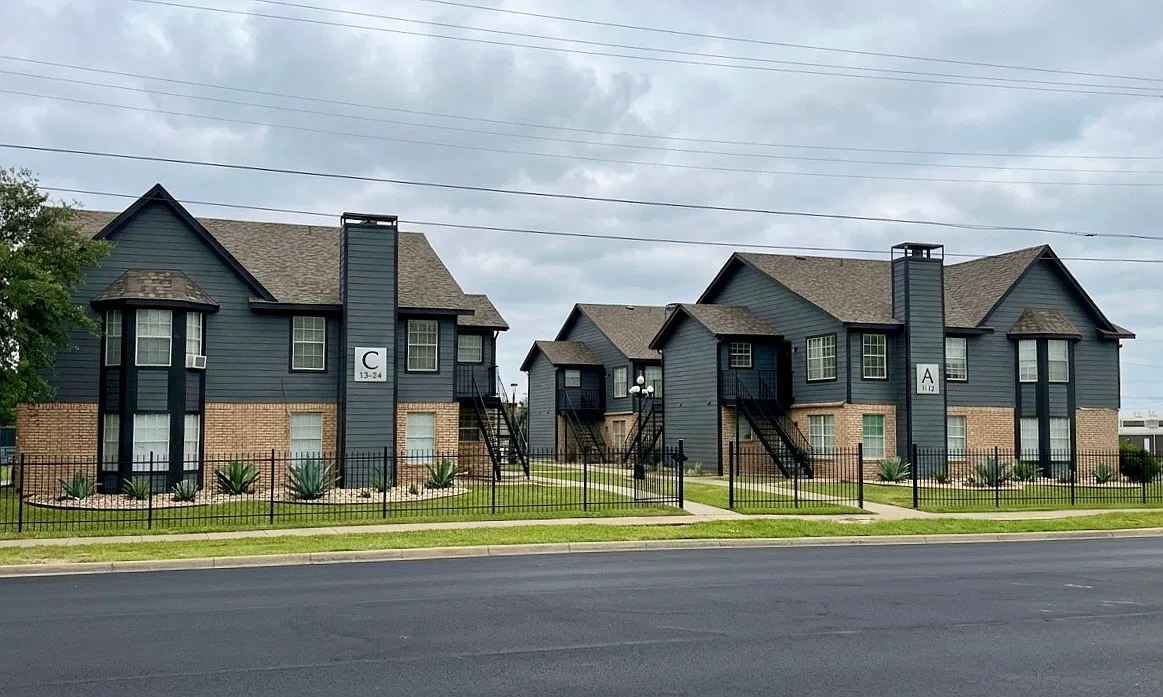 320 S Center St — Photo 1