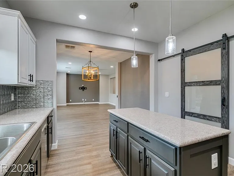 1129 Emanuel St — Photo 27