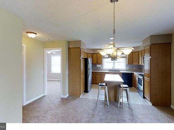 5th image of 21673 Hackney Cir