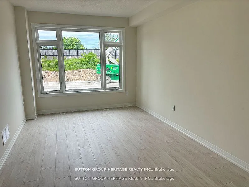 4 bed, $2,950 — Photo 2