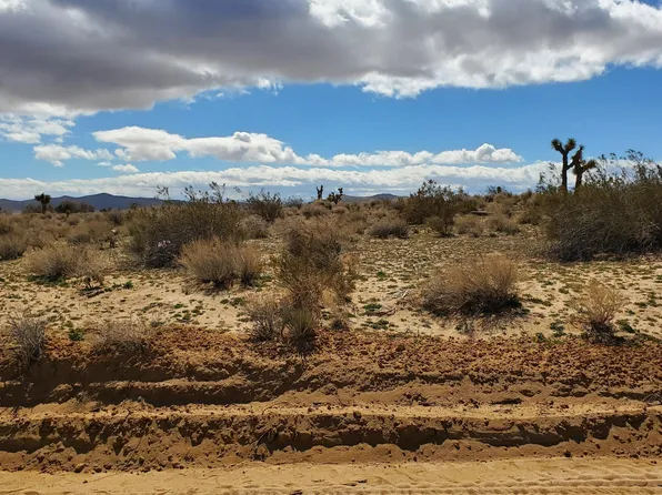 Reed Ave, Mojave, CA 93501