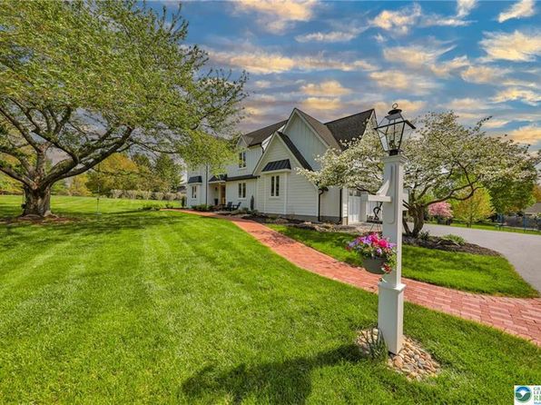 1765 Arden Ln, Bethlehem, PA 18015