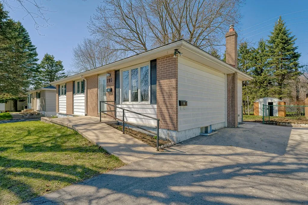 795 Aylmer Crescent Kingston — Photo 3