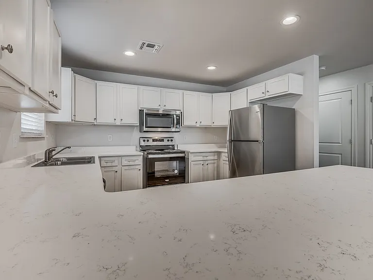 818 W Nevada Ave — Photo 8