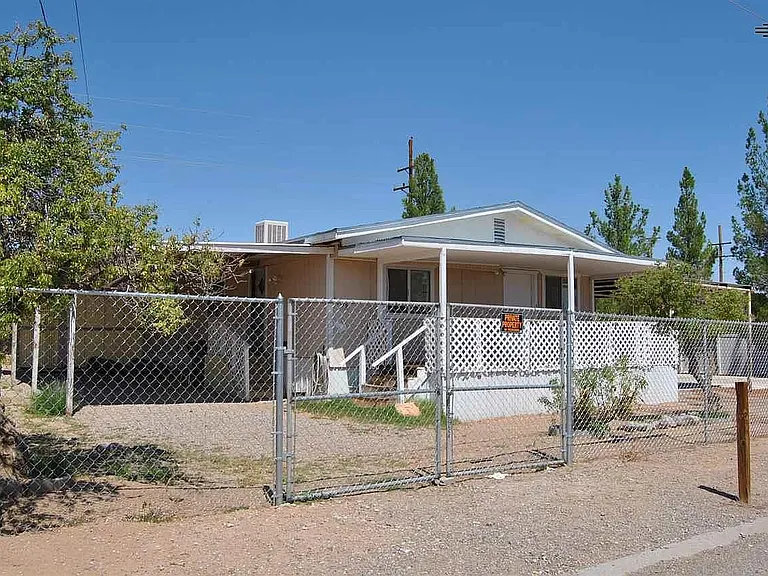 1102 N Bosque Dr — Photo 1