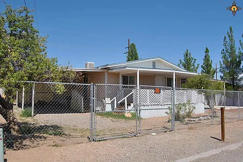 1102 N Bosque Dr Photo 1