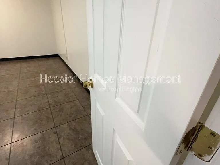 770 E 61st St #7 — Photo 9
