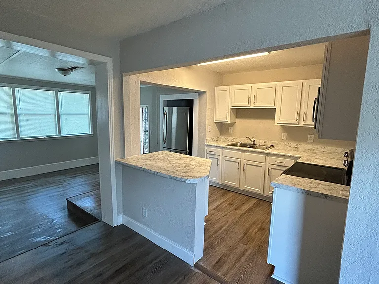638 Gardenia Ln — Photo 5
