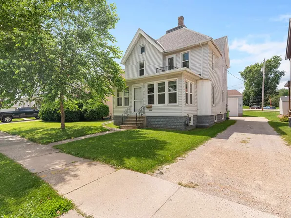 1122 N Spring St, Beaver Dam, WI 53916