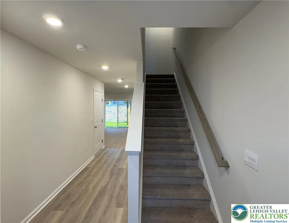 3 bed, 2.5 bath, 1969 sqft, $2,700 — Photo 3