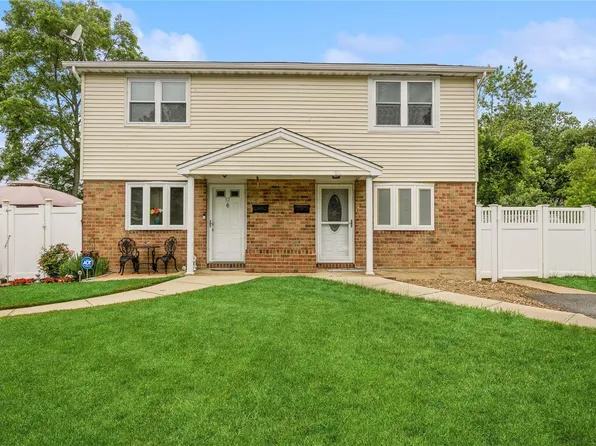 56 Tudor Lane, Bay Shore, NY 11706