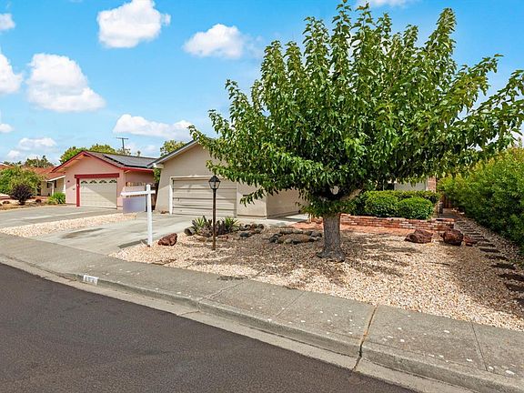 3rd image of 182 Carlsbad Circle