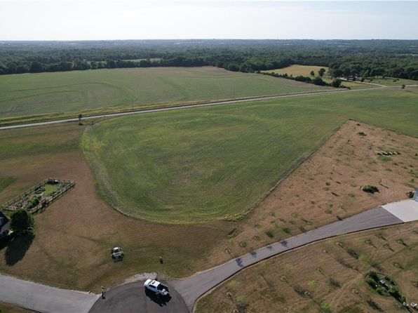 4 Stubblefield Ln, Ottawa, KS 66067