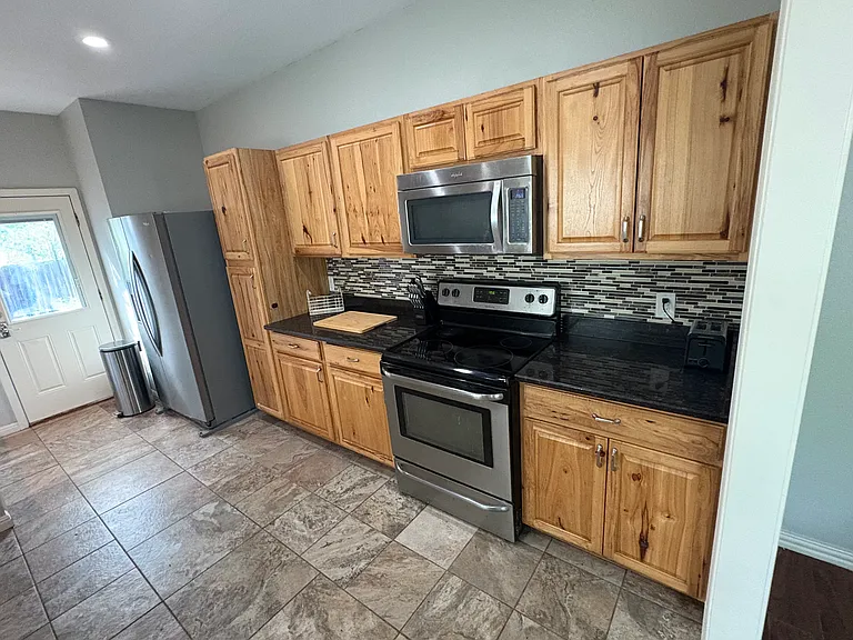 416 Railroad St — Photo 2