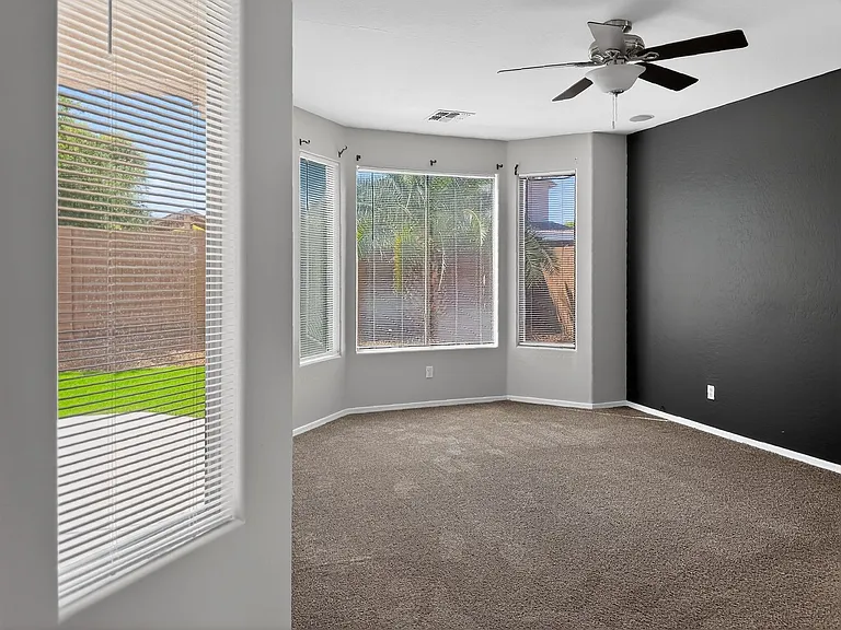 2421 W Ellis St — Photo 25