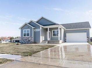 1219 Stone Ln, Waverly, IA 50677