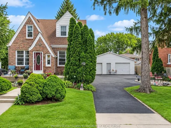 2270 Lillian Ave, Windsor, ON N8X 4B2