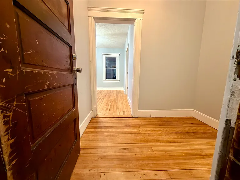 90 Vernon St #3 — Photo 2