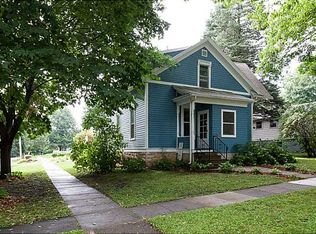 218 3rd Ave NW, Mount Vernon, IA 52314