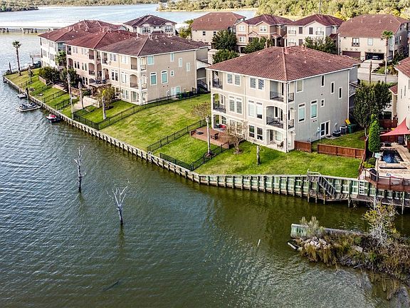 4th image of 4105 Boardwalk Blvd