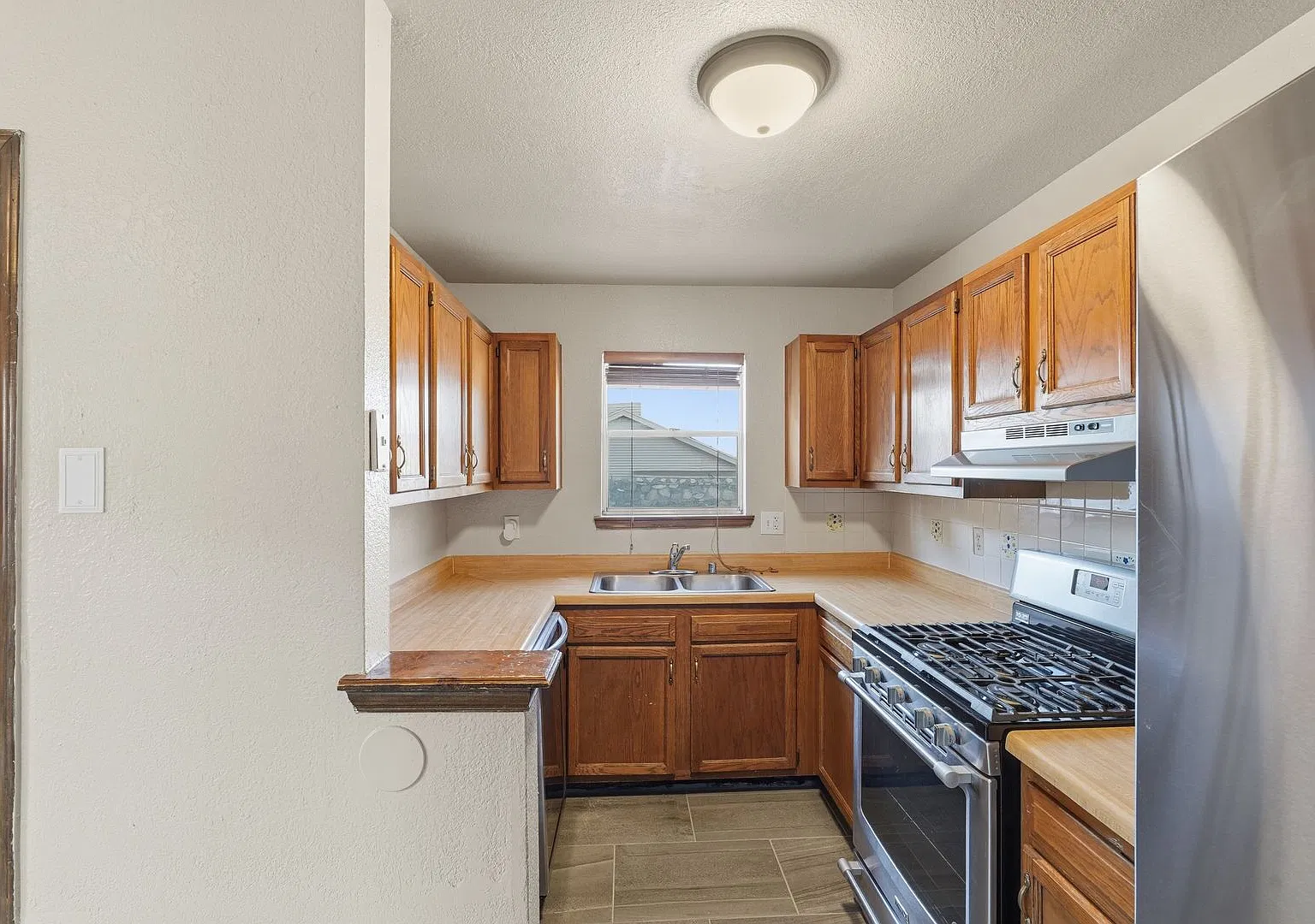 A home in a friendly atmosphere and easy access to everyday essentials — Photo 4