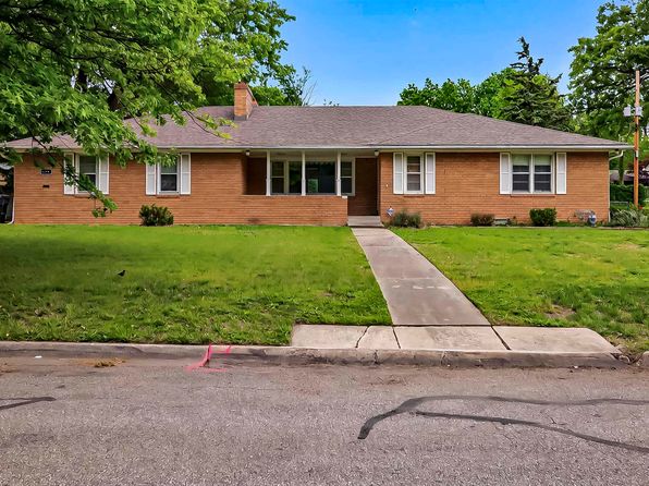 3636 SW Stratford Rd, Topeka, KS 66604