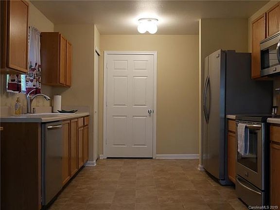 4th image of 2614 Meadow Knoll Dr