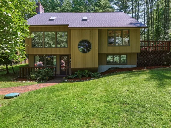 15 Ladyslipper Cir, Amherst, MA 01002