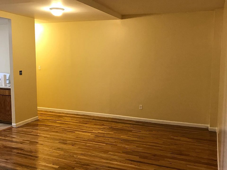1st image of 150 W Burnside Ave Frnt 2