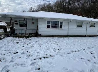 825 Page St, Middleport, OH 45760