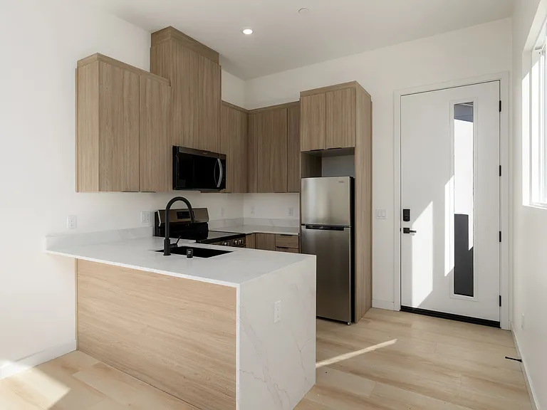 4603-4611 Almayo Ave — Photo 10