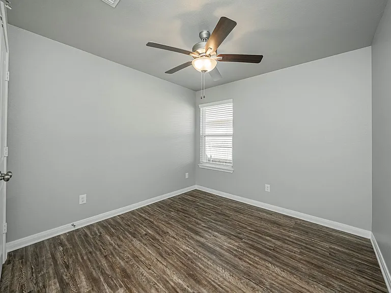 525 Fallbrook Dr — Photo 38