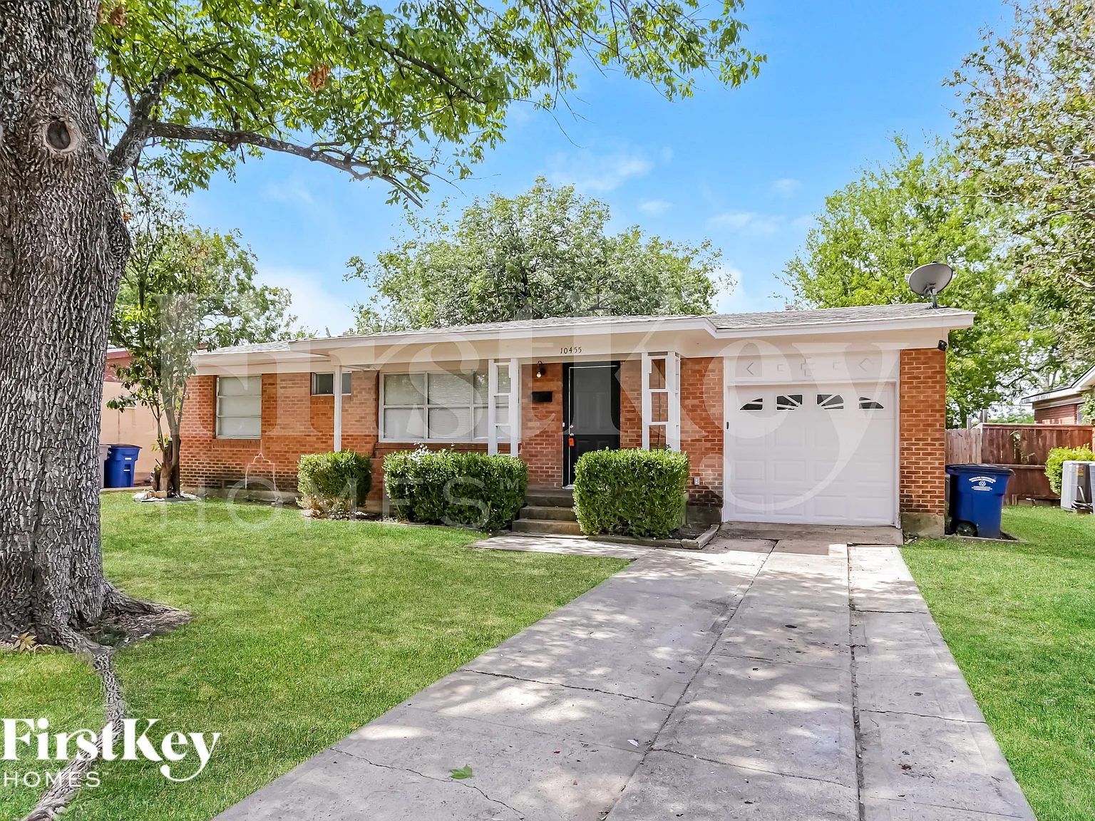 3 bed, 1.0 bath, 1080 sqft, $1,920 — Photo 1