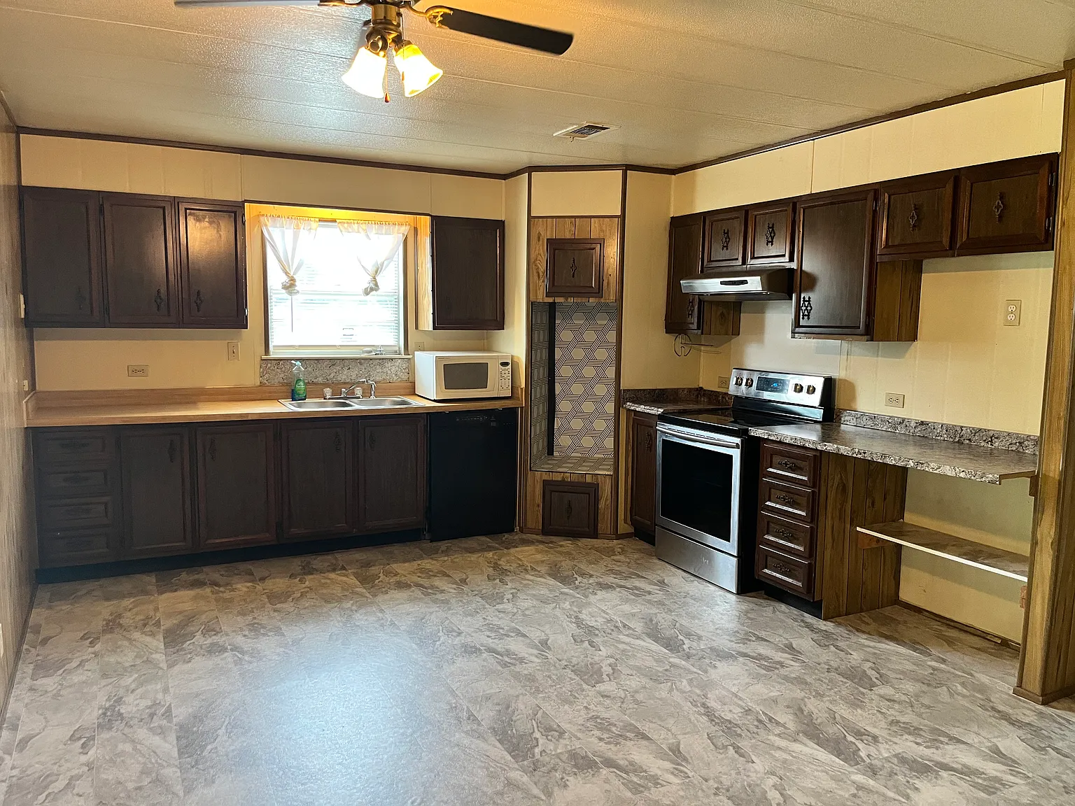3 bed, 1188 sqft, $1,500 — Photo 3