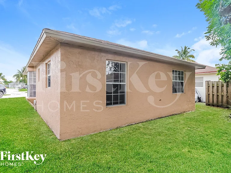 5709 Boynton Cres — Photo 14