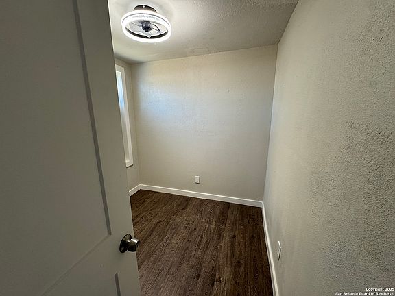 3rd image of 207 Goodwin