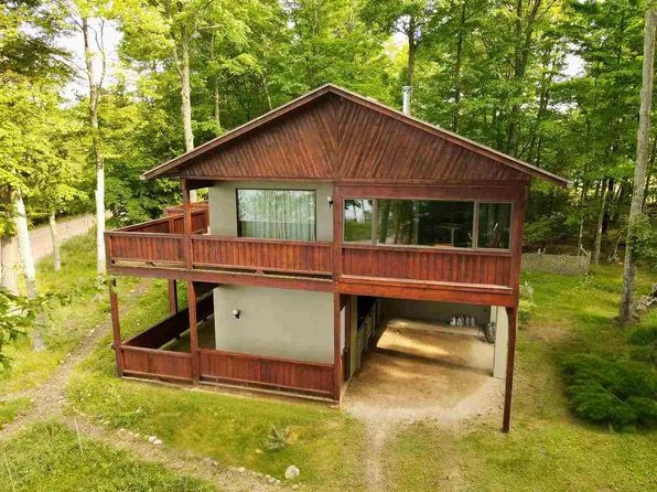 11838 Lake Shore Dr, Charlevoix, MI 49720