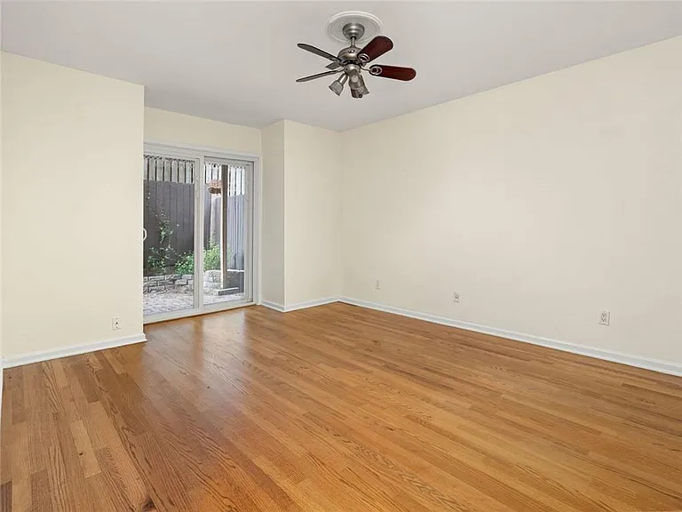 206 6th St NE #206 — Photo 10