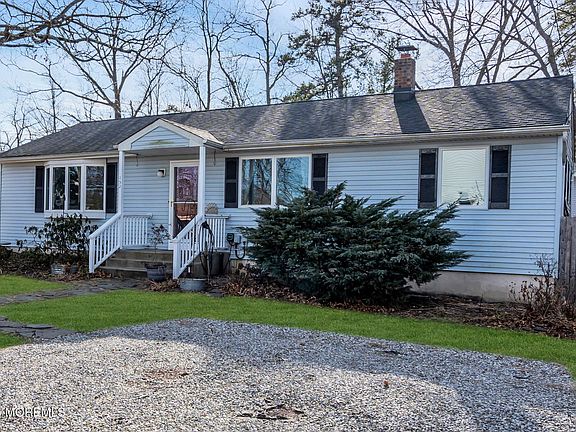 2nd image of 152 Forepeak Avenue