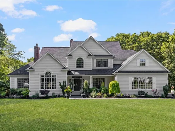137 Finch Ln N, Kingstown, RI 02874