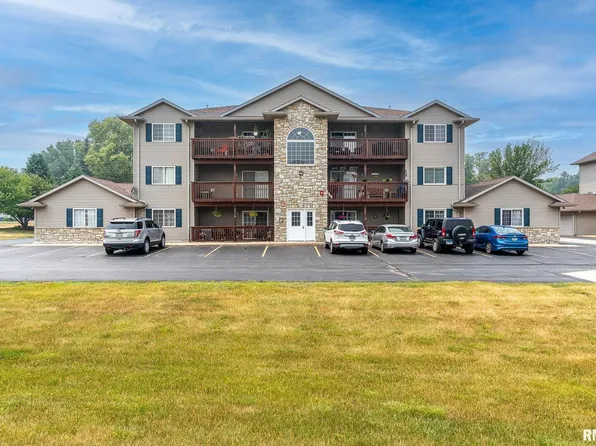 109 E Price St Unit 301, Eldridge, IA 52748