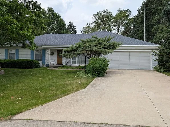 1122 N Prairie View Dr, Kankakee, IL 60901