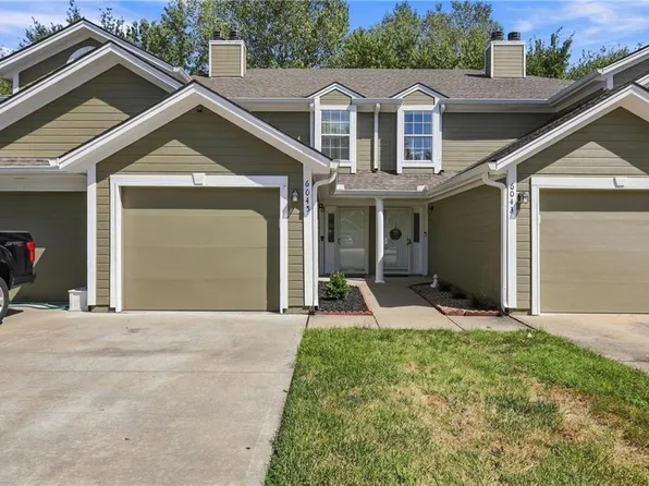 6045 NE Moonstone Dr, Lees Summit, MO 64064