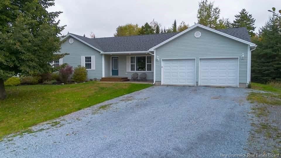 1st image of 10 Queensbury Dr